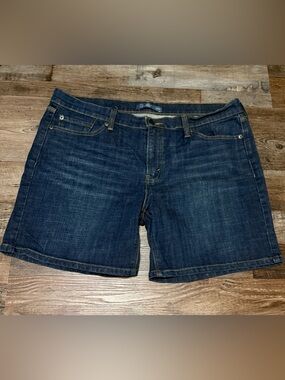 Women Levi Jean Shorts Size 16 EUC